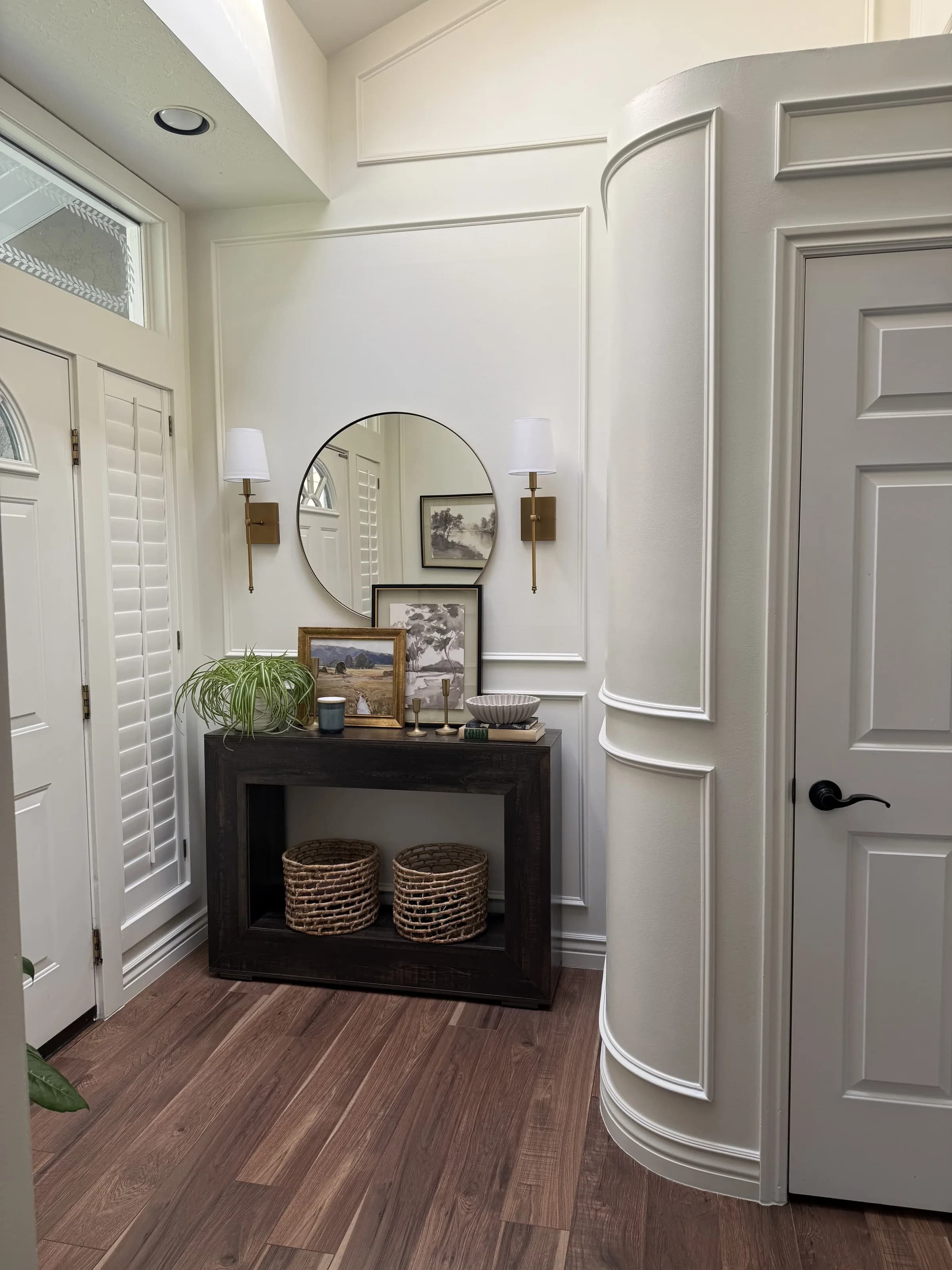 Wainscoting entryway with curved column by BK Toolbox